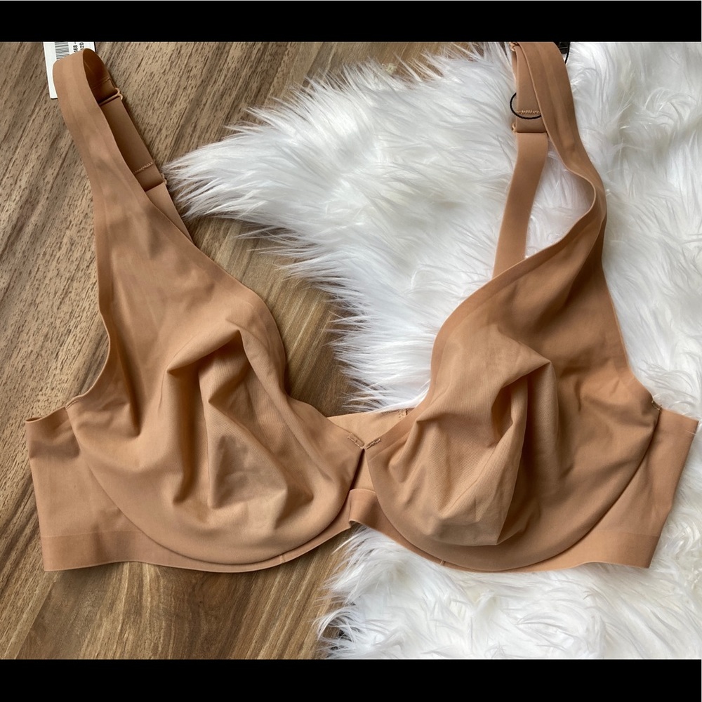 Skims Naked Underwire Plunge Bra in Honey 42D